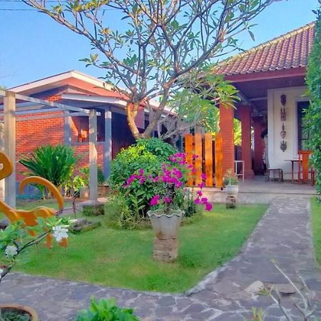 Tunjung Guest House Lovina Beach Pabean Buleleng Exteriör bild