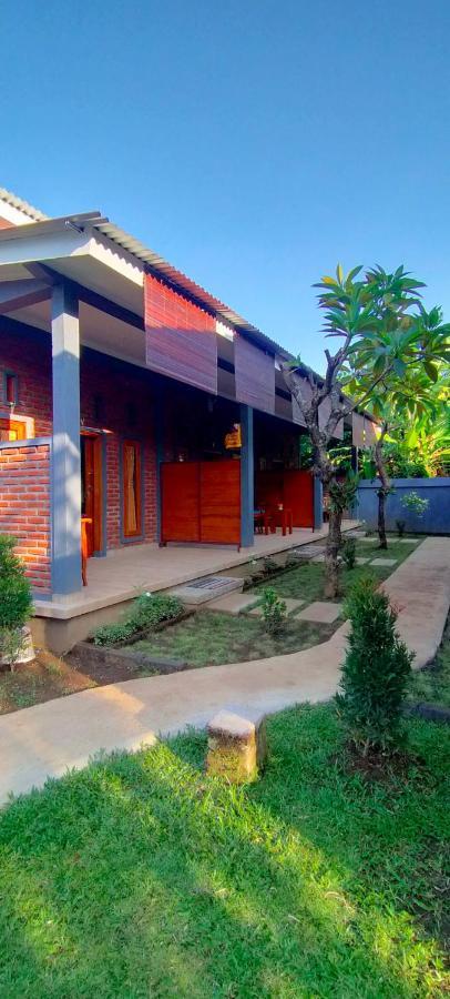 Tunjung Guest House Lovina Beach Pabean Buleleng Exteriör bild