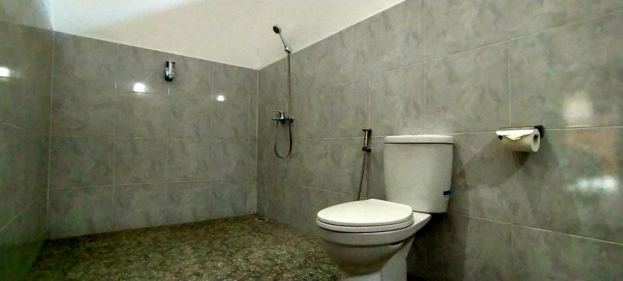 Tunjung Guest House Lovina Beach Pabean Buleleng Exteriör bild