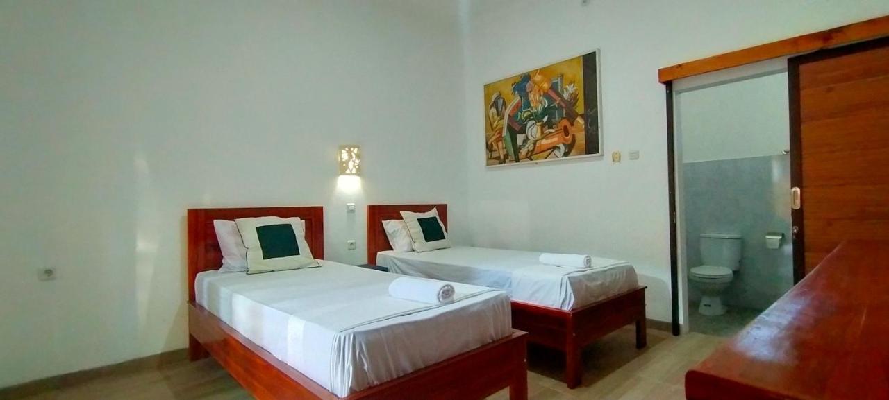 Tunjung Guest House Lovina Beach Pabean Buleleng Exteriör bild