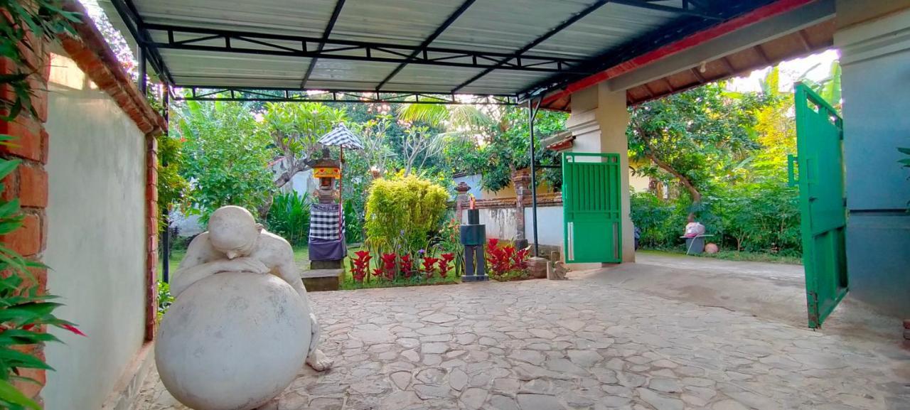 Tunjung Guest House Lovina Beach Pabean Buleleng Exteriör bild