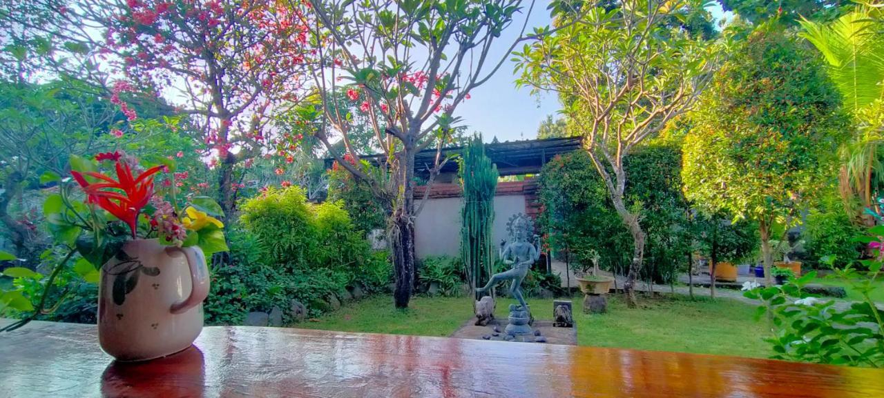 Tunjung Guest House Lovina Beach Pabean Buleleng Exteriör bild